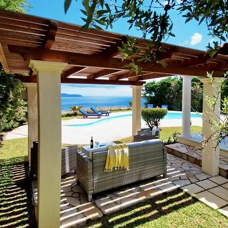Kefalonia Sleeps 4 With Pool Air Con And Wifi